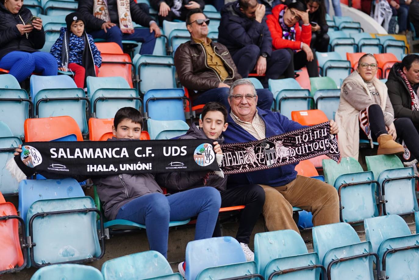 Búscate en la grada del Helmántico en el partido del Salamanca UDS contra La Virgen del Camino