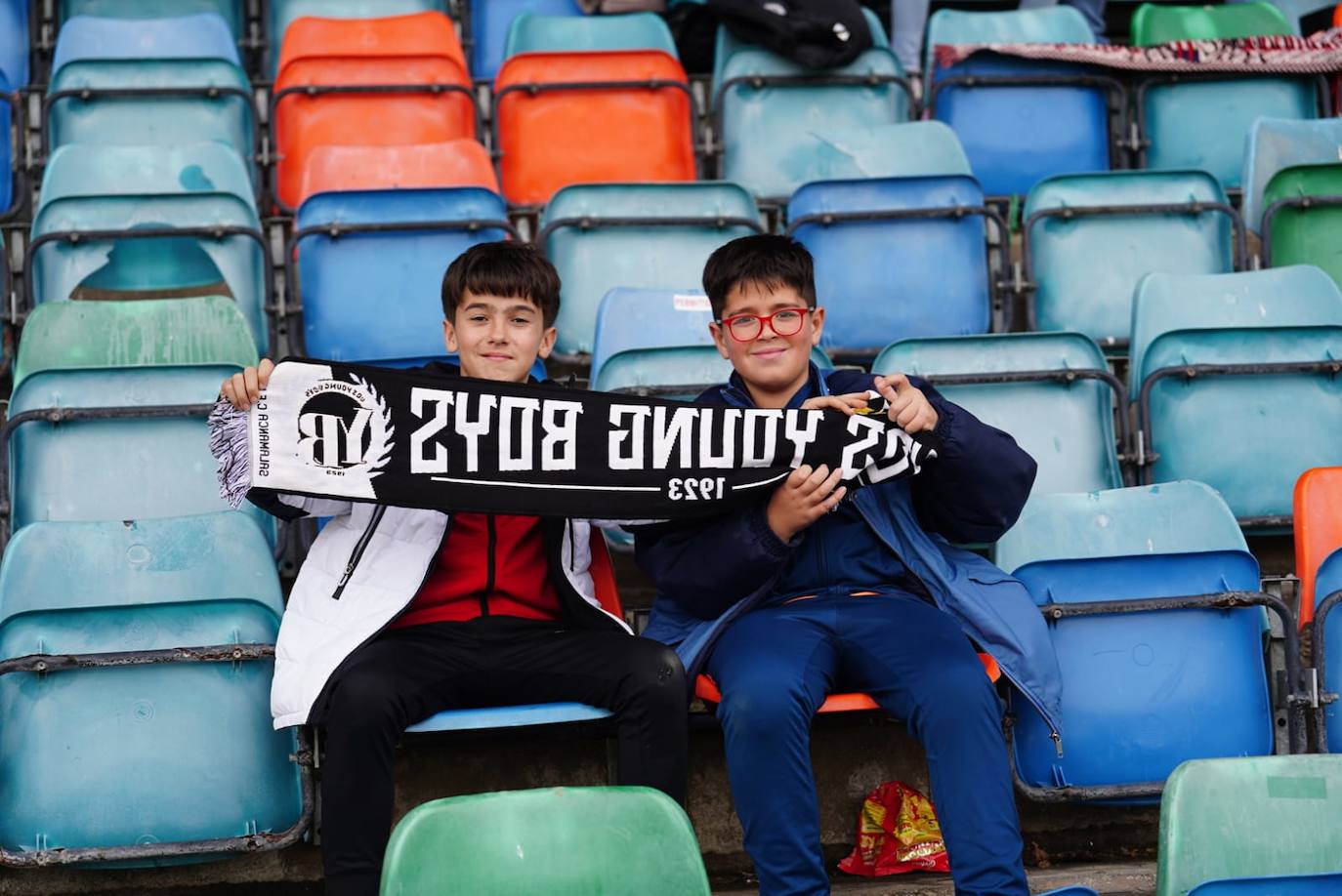 Búscate en la grada del Helmántico en el partido del Salamanca UDS contra La Virgen del Camino