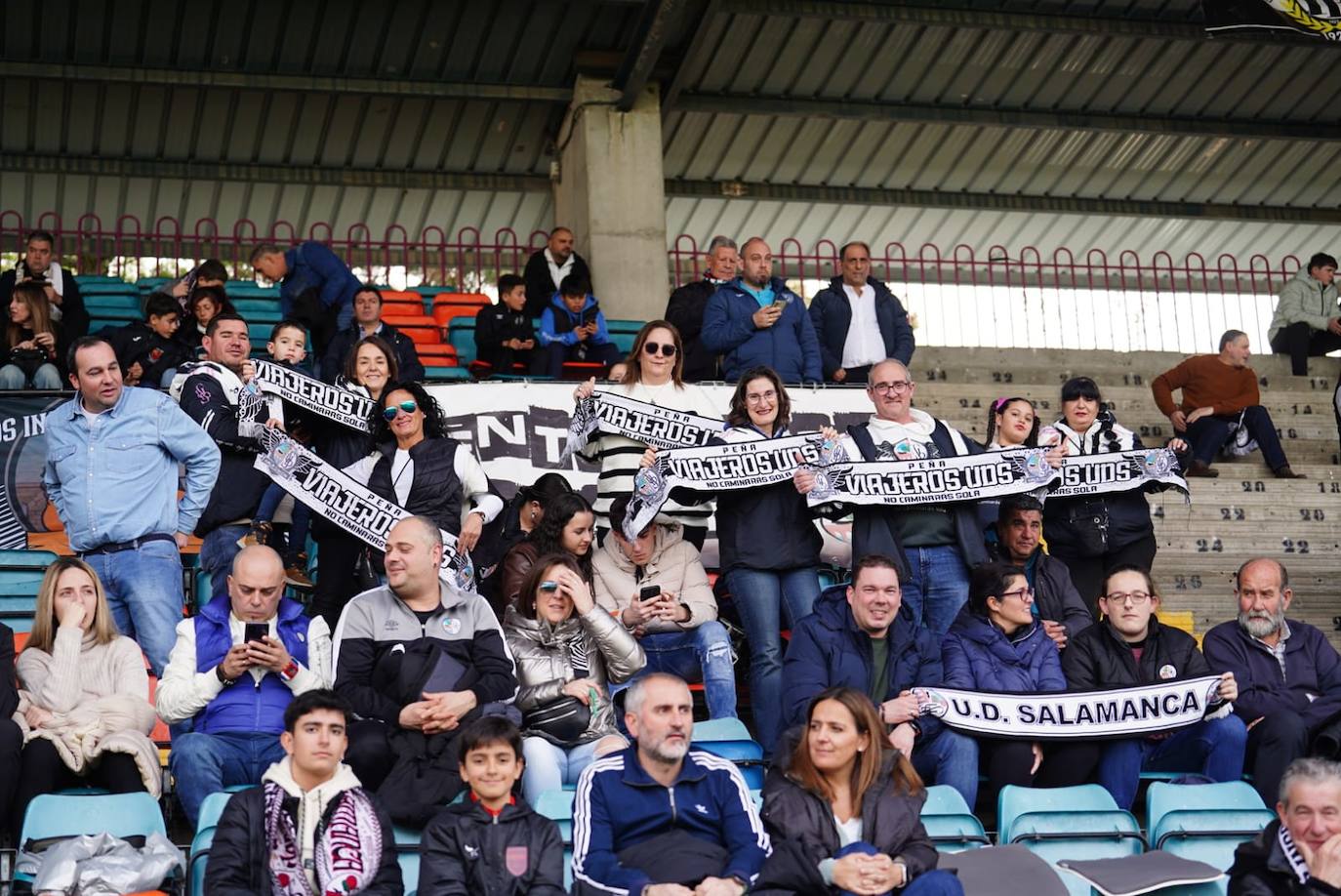 Búscate en la grada del Helmántico en el partido del Salamanca UDS contra La Virgen del Camino