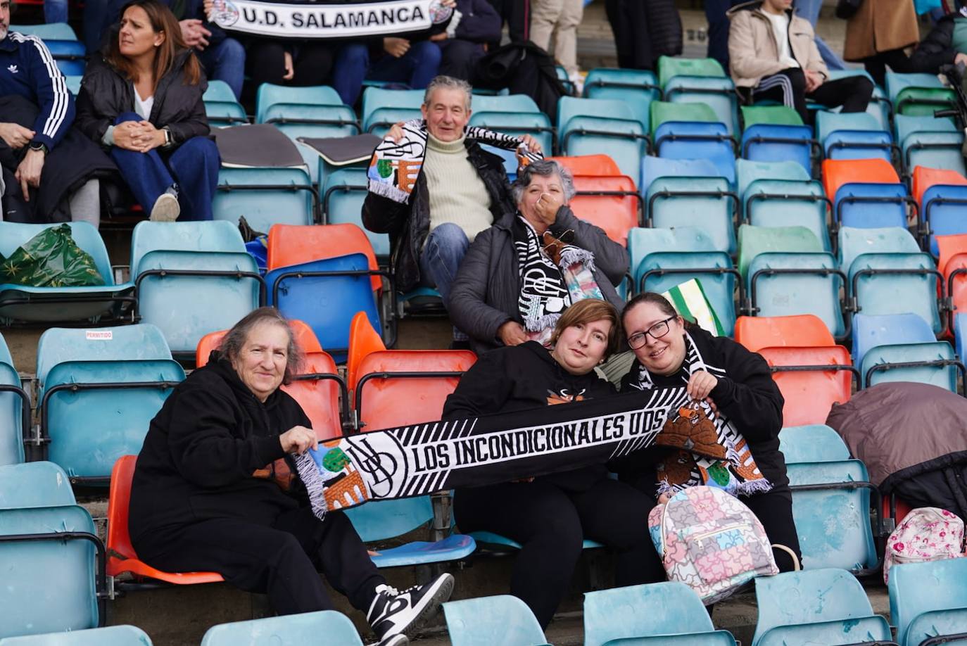 Búscate en la grada del Helmántico en el partido del Salamanca UDS contra La Virgen del Camino