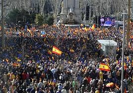 El PP cifra en más de 70.000 los asistentes a su protesta contra la amnistía y Delegación de Gobierno calcula 45.000