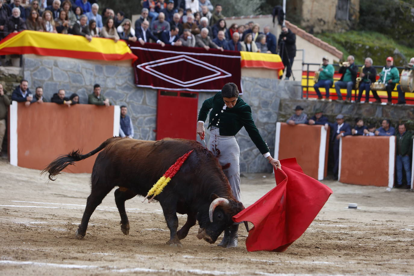 Con ganas de toros en el estreno de la temporada en Valero