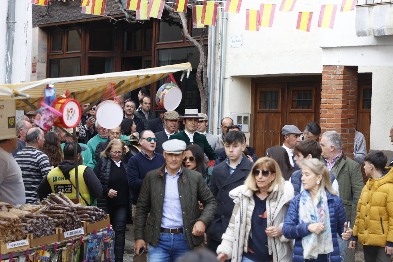 Con ganas de toros en el estreno de la temporada en Valero