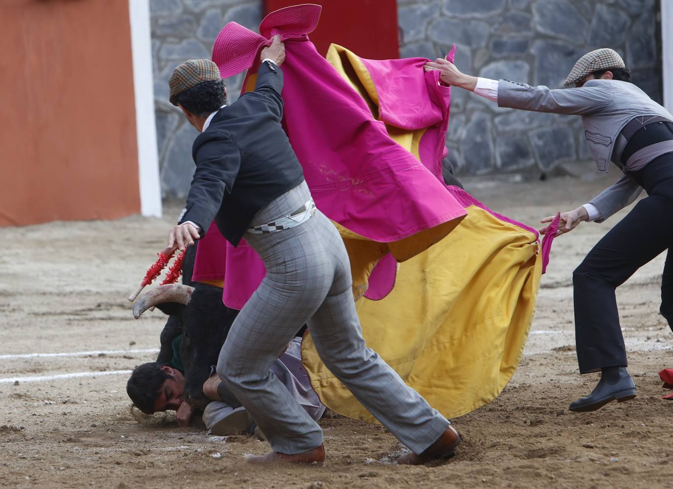 Con ganas de toros en el estreno de la temporada en Valero