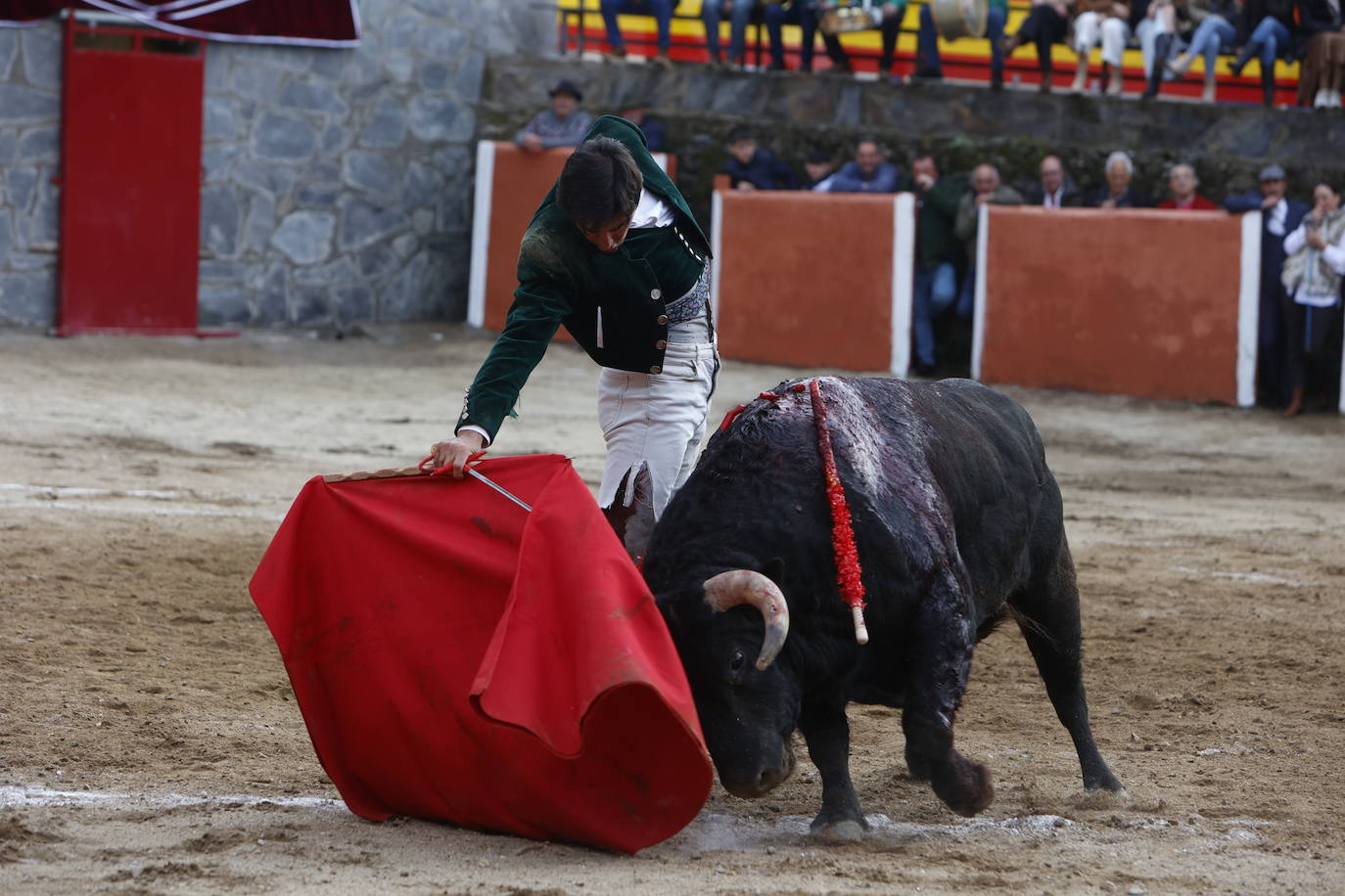 Con ganas de toros en el estreno de la temporada en Valero