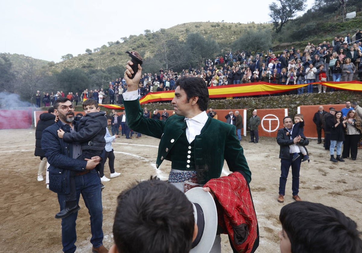 Con ganas de toros en el estreno de la temporada en Valero