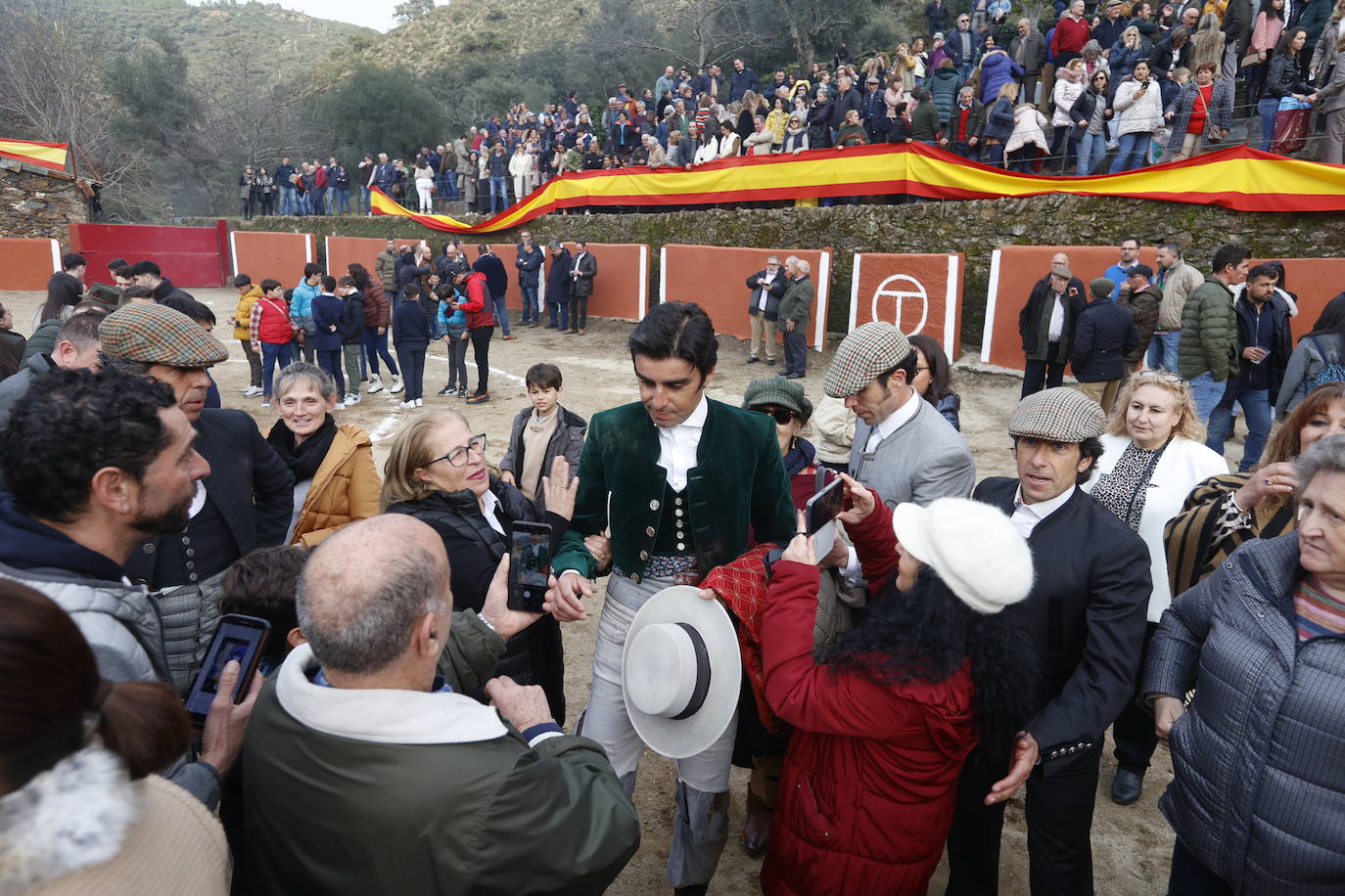 Con ganas de toros en el estreno de la temporada en Valero