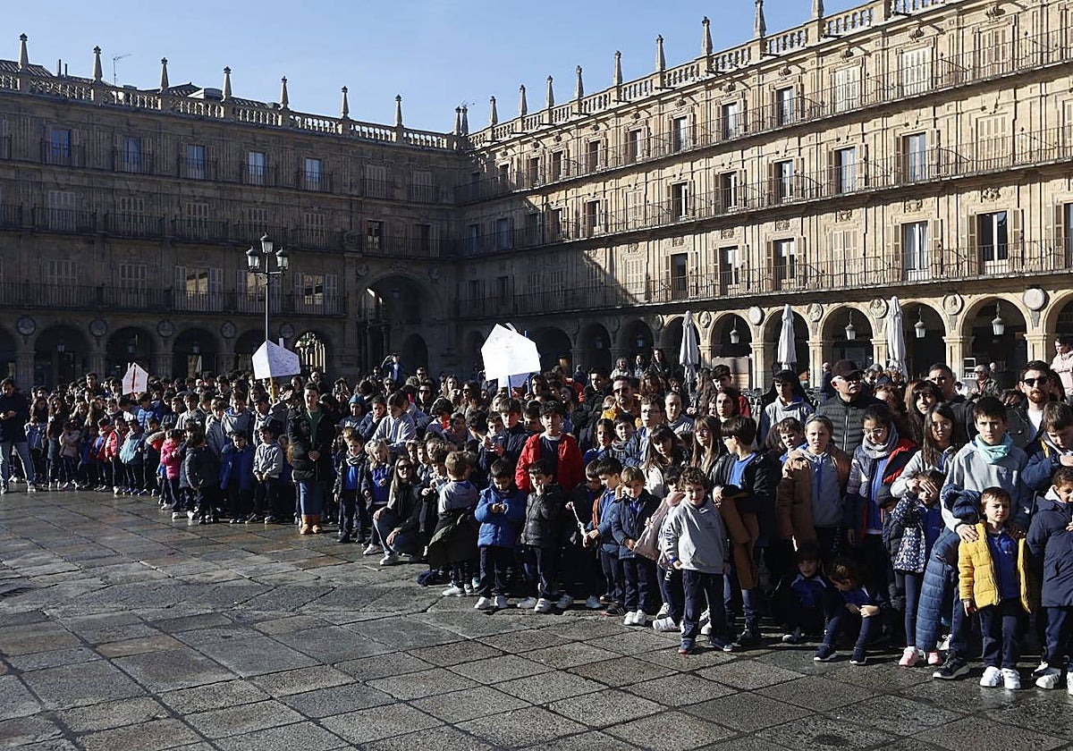 Una Plaza Mayor que aclama a la paz