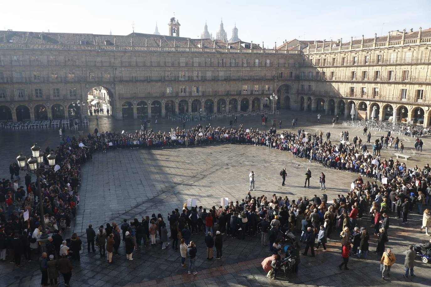 Una Plaza Mayor que aclama a la paz