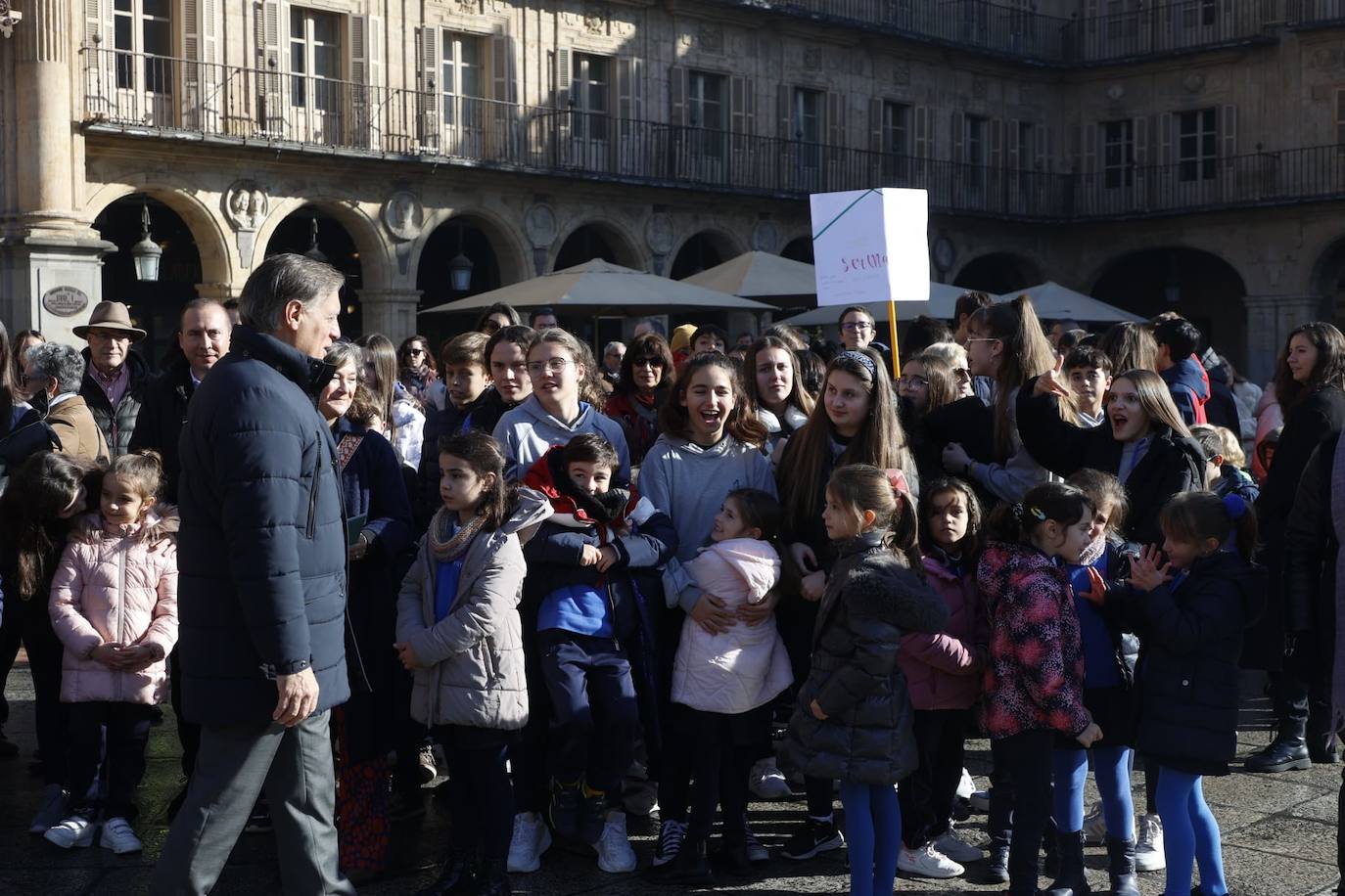 Una Plaza Mayor que aclama a la paz