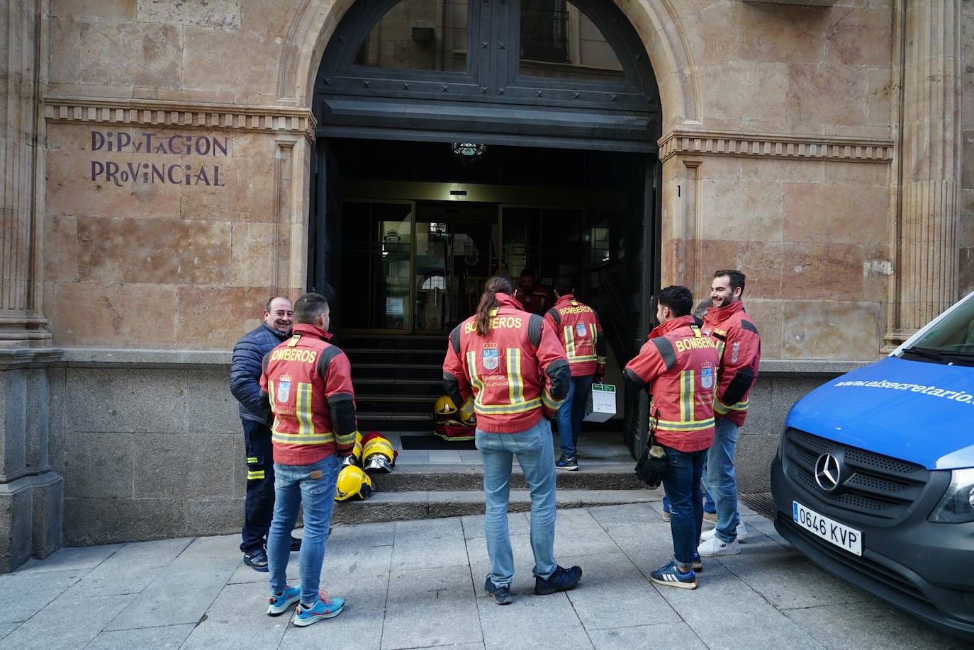 Los bomberos protestan en la Diputación de Salamanca