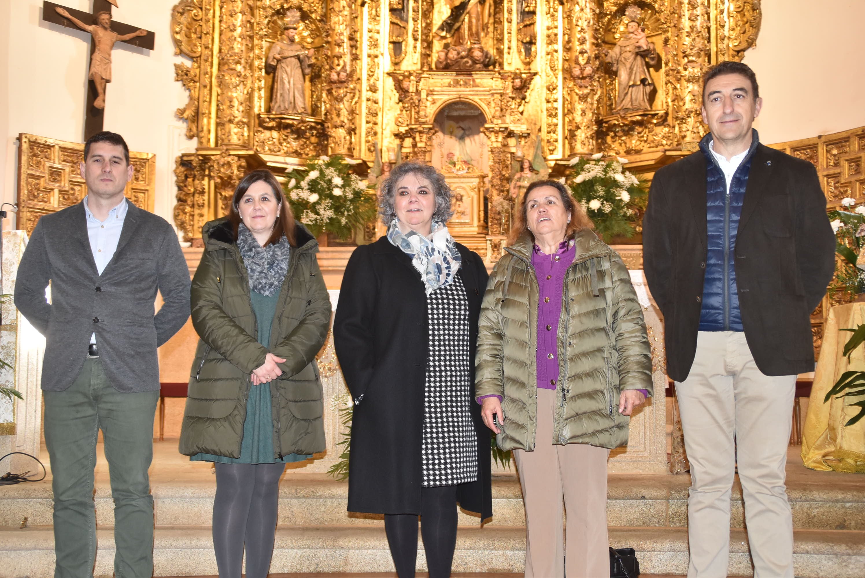 Candelario arropa a la Virgen de las Candelas en el día grande de sus fiestas