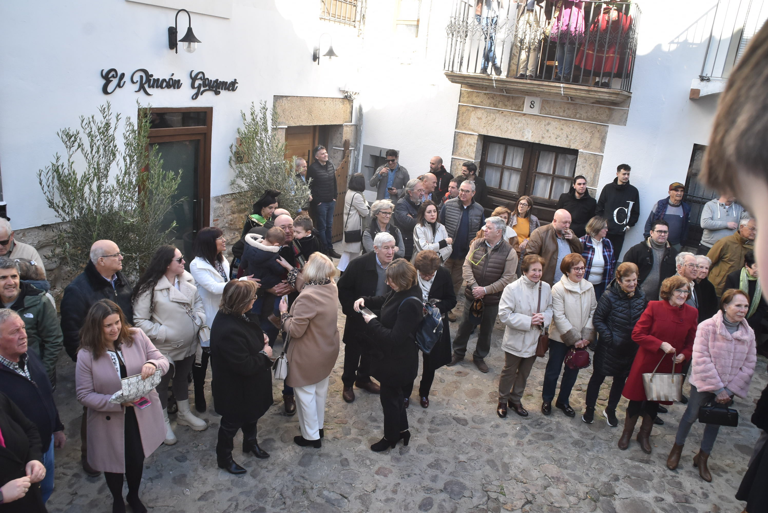 Candelario arropa a la Virgen de las Candelas en el día grande de sus fiestas