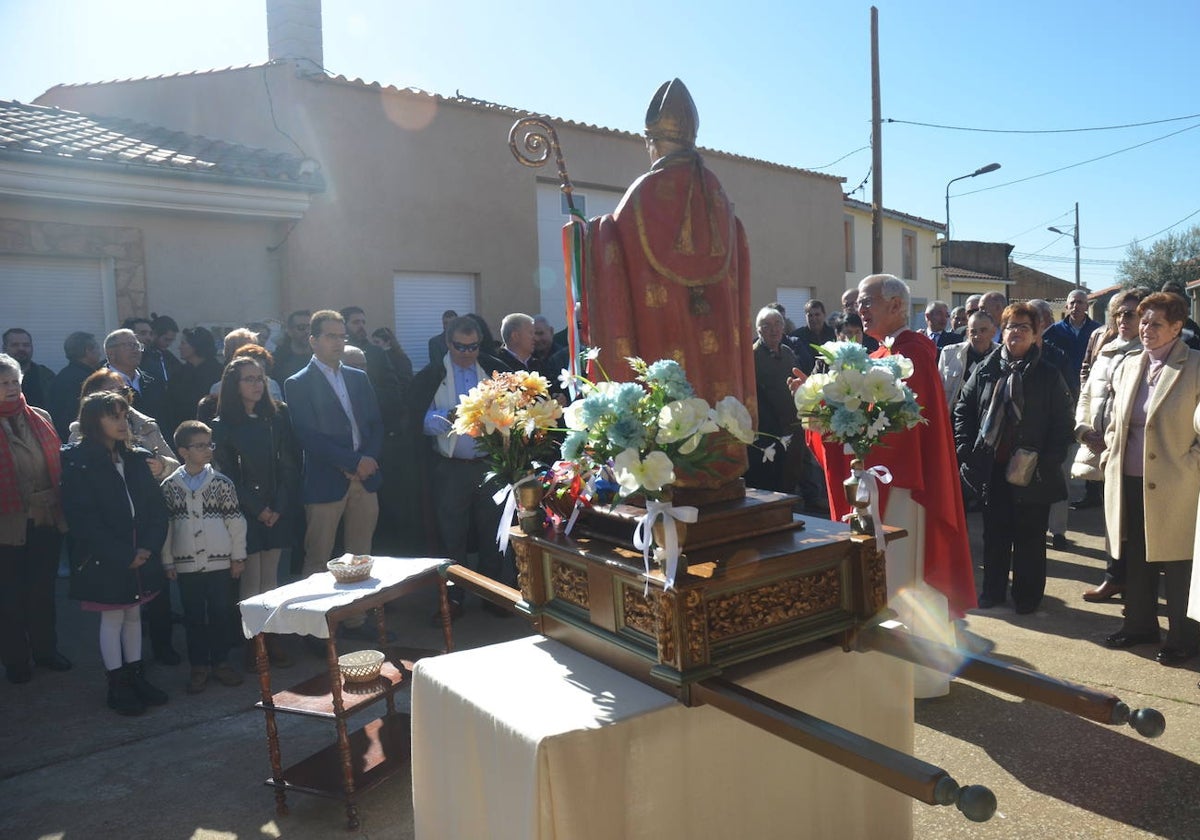 San Blas baña de colores Sepulcro Hilario