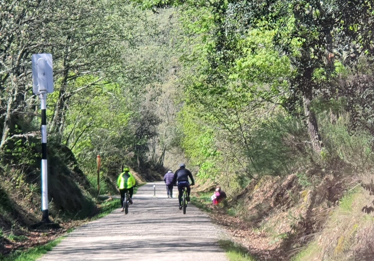 Imagen de la Vía Verde, zona habitual de paso de ciclista en la zona de Cantagallo.