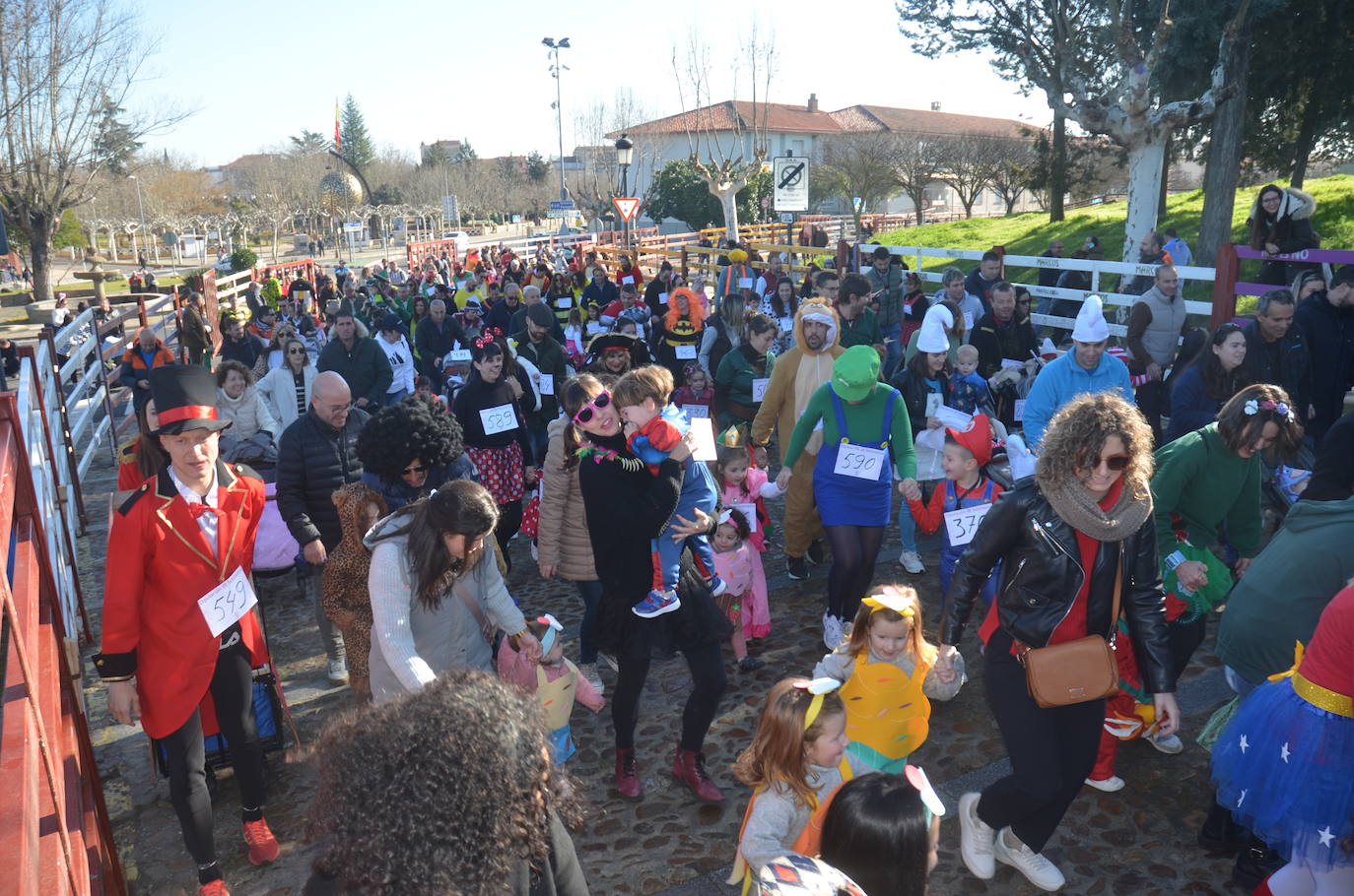 Más de 800 corredores calientan para las fiestas en el XII Cross del Carnaval