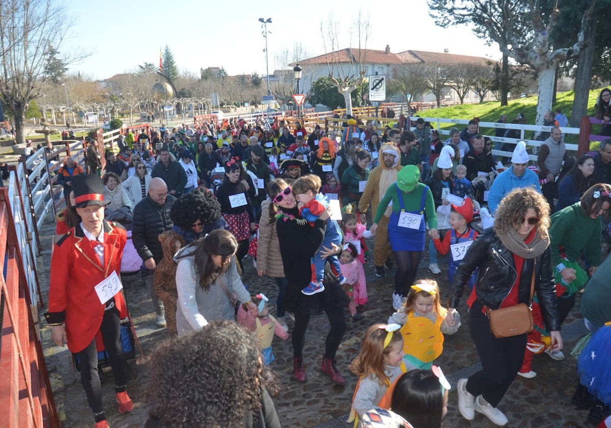 Más de 800 corredores calientan para las fiestas en el XII Cross del Carnaval