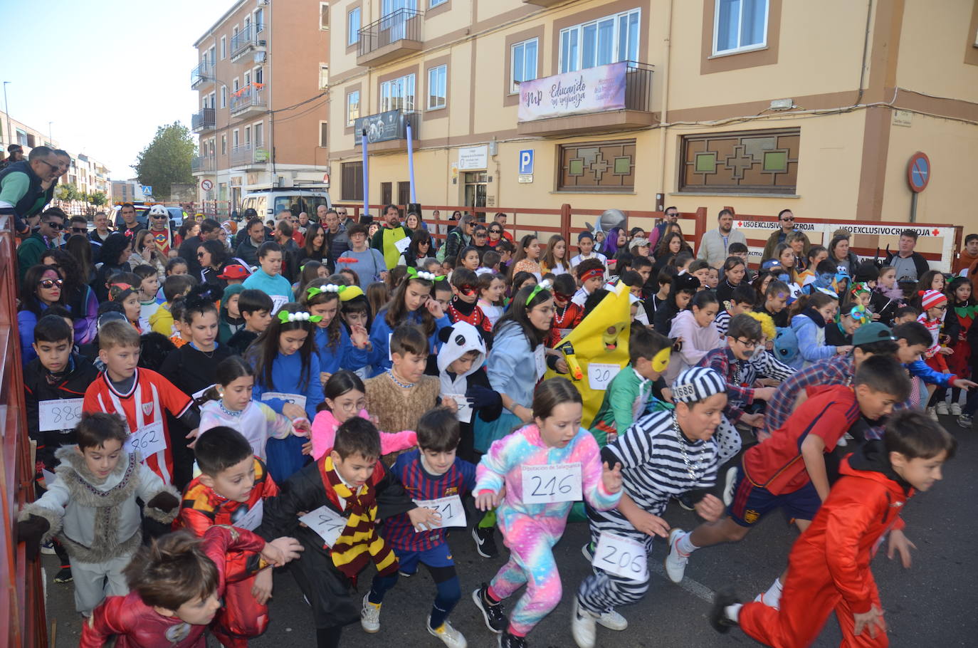 Más de 800 corredores calientan para las fiestas en el XII Cross del Carnaval