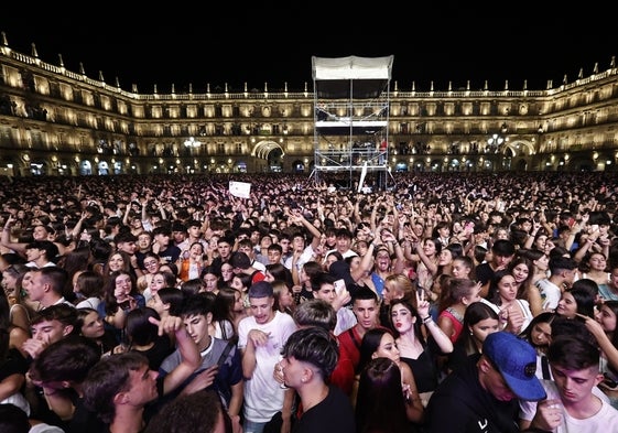 El concierto de Juan Magán en la Plaza Mayor en las Ferias de la Virgen de la Vega.