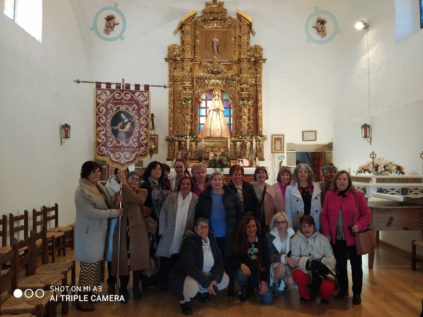 Las águedas de Gallegos de Solmirón celebran su día y estrenan estandarte