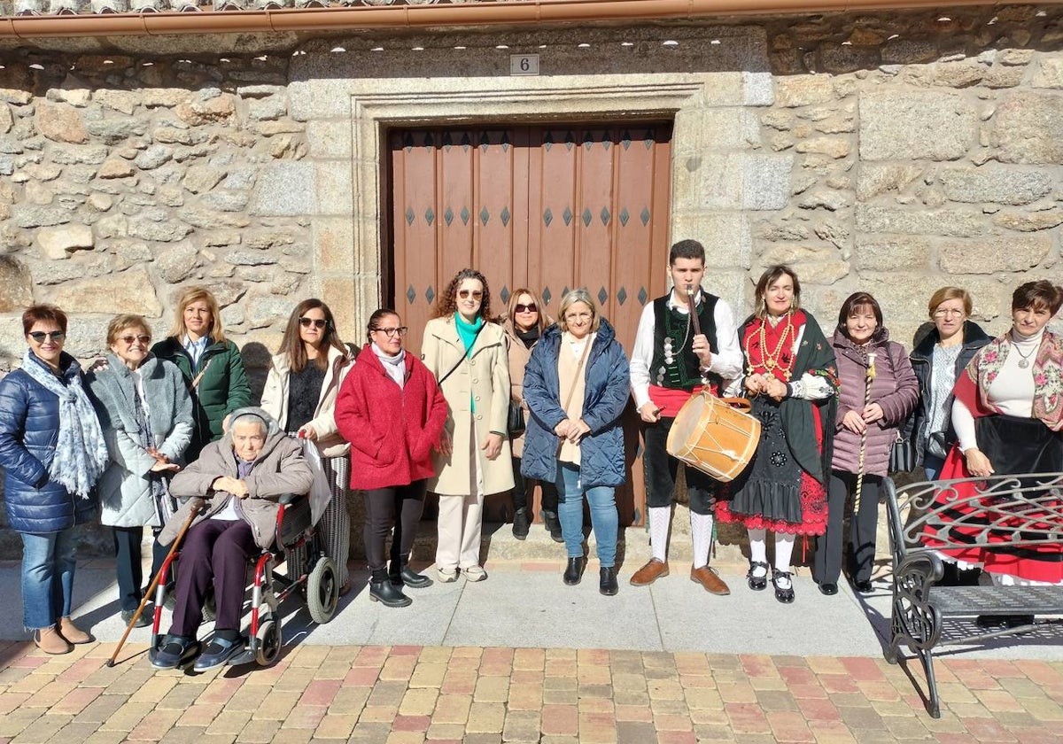 Las mujeres comenzaron la celebración de su día de fiesta con la misa en la iglesia parroquial.