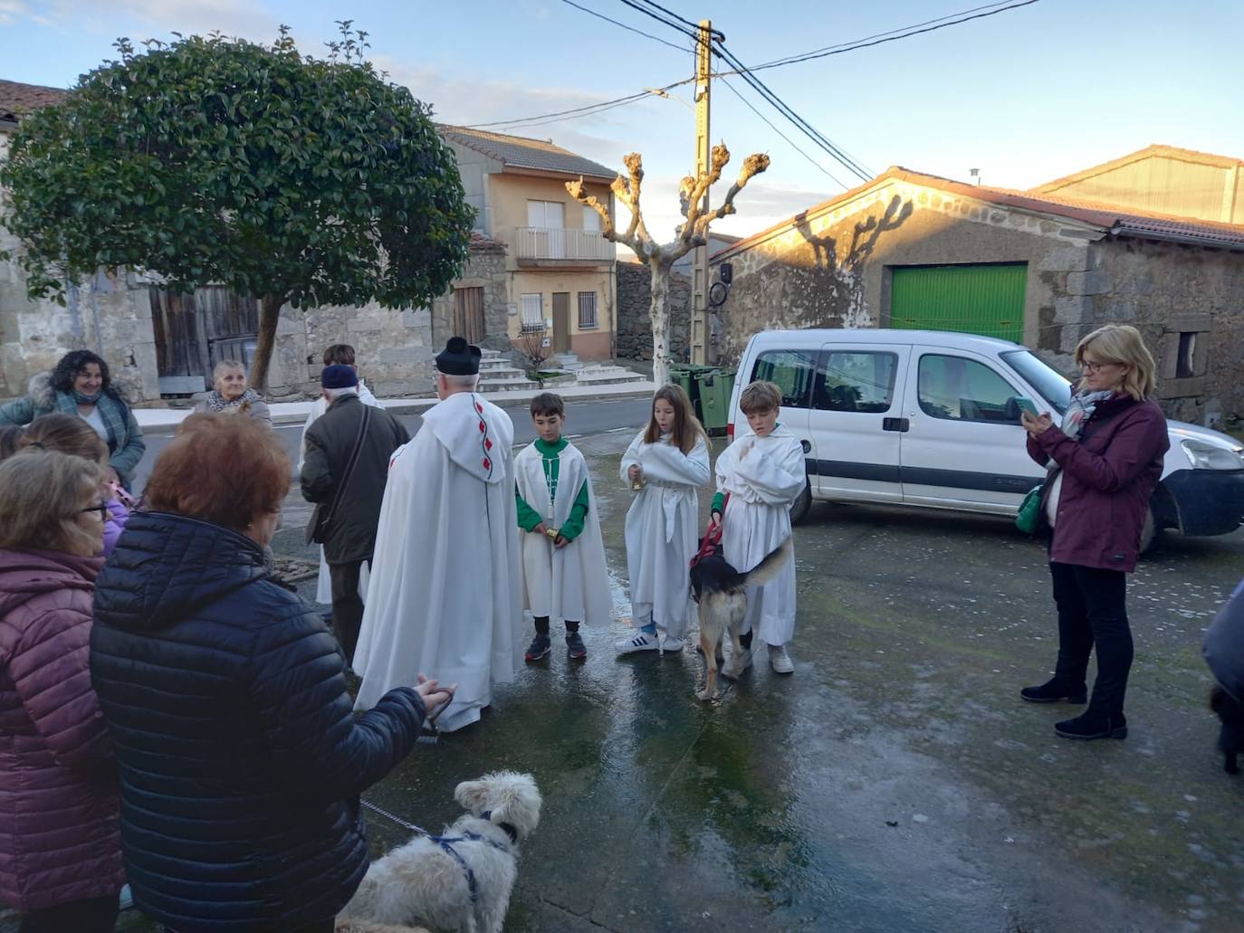 Sanchotello celebra por vez primera la fiesta de Las Candelas