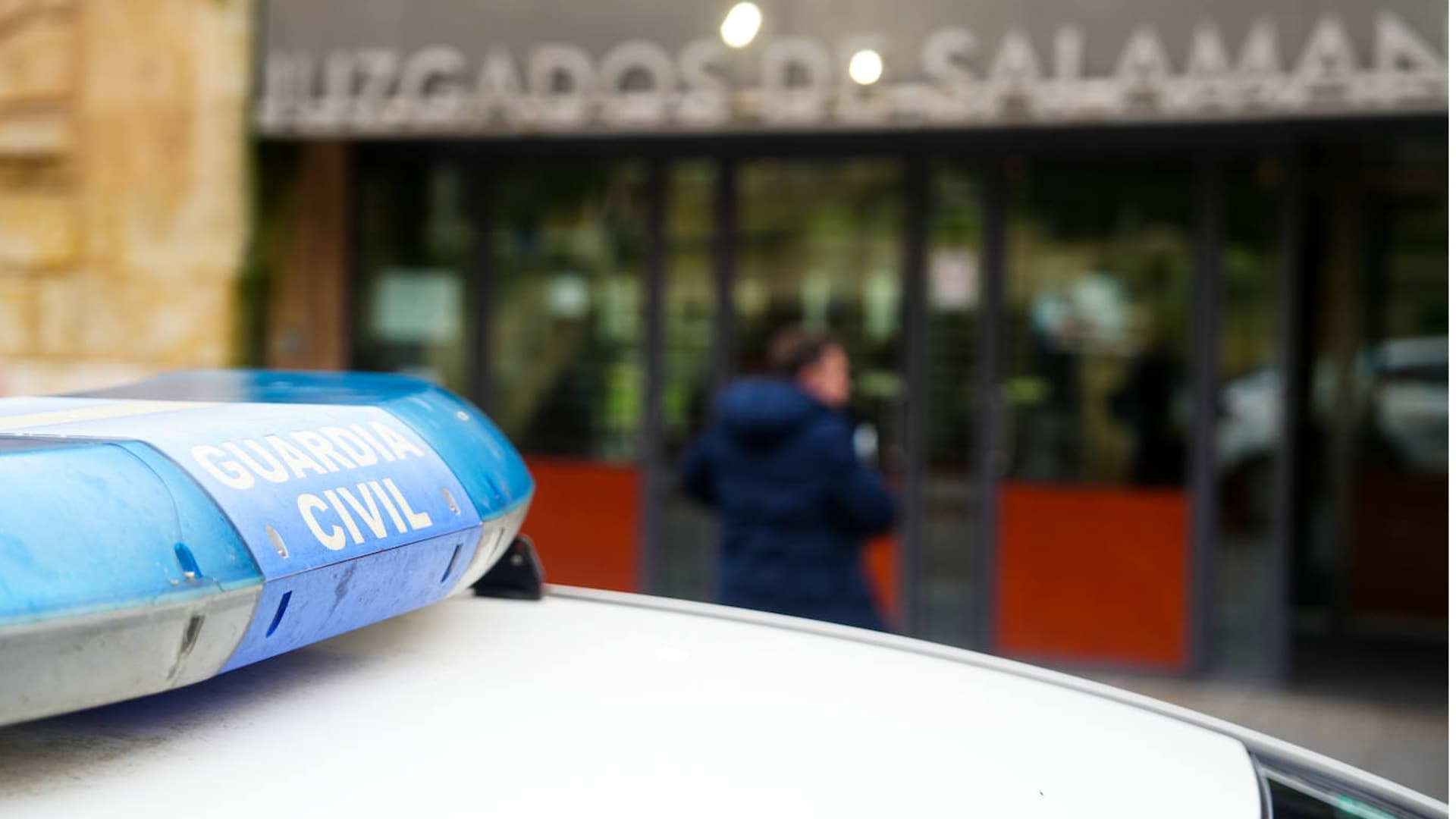 Medio año de cárcel para el vecino del alfoz que sacó un cuchillo a los  guardias civiles que evitaron su suicidio | La Gaceta de Salamanca