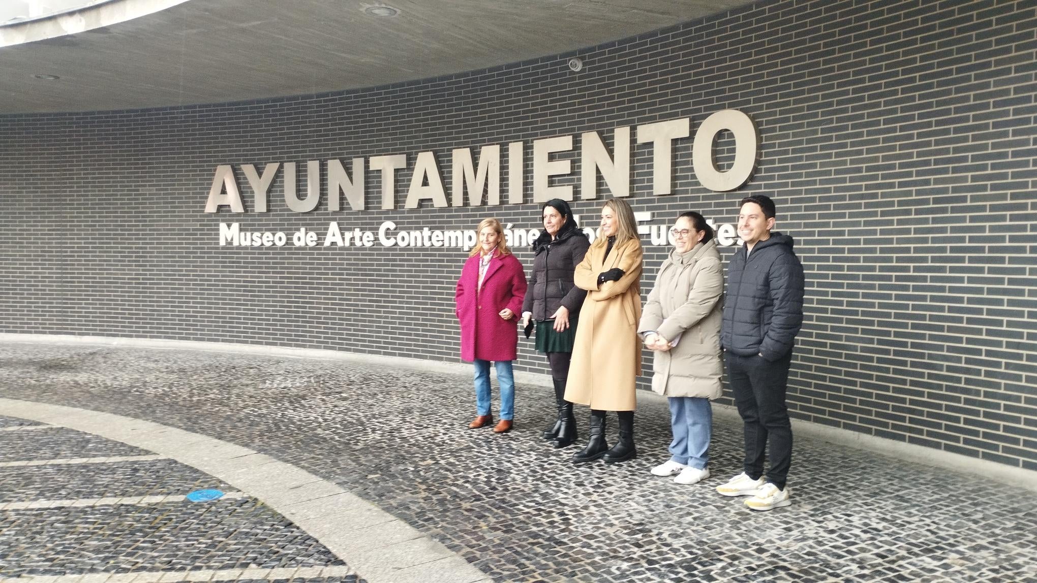 La plaza de España de Santa Marta se llena de &quot;marcianos&quot; del colegio Miguel Hernández