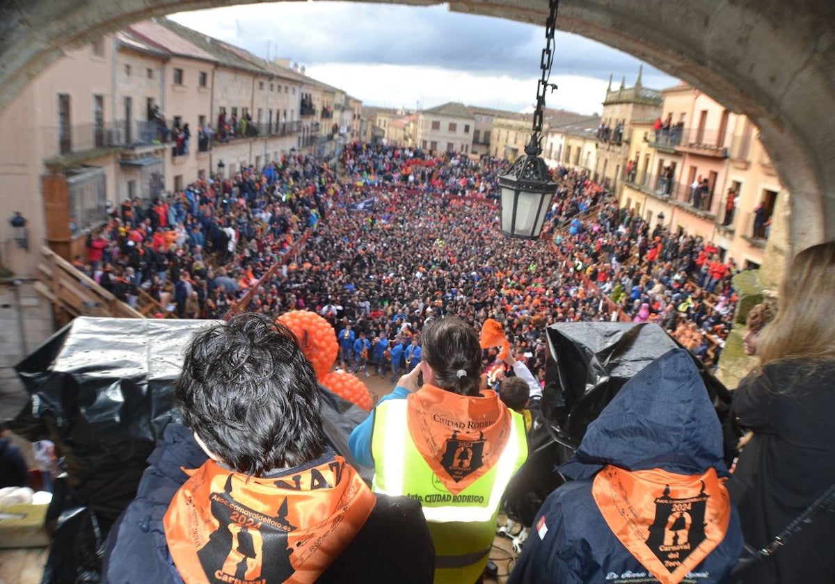 Miles de personas dan la bienvenida al Carnaval del Toro 2024