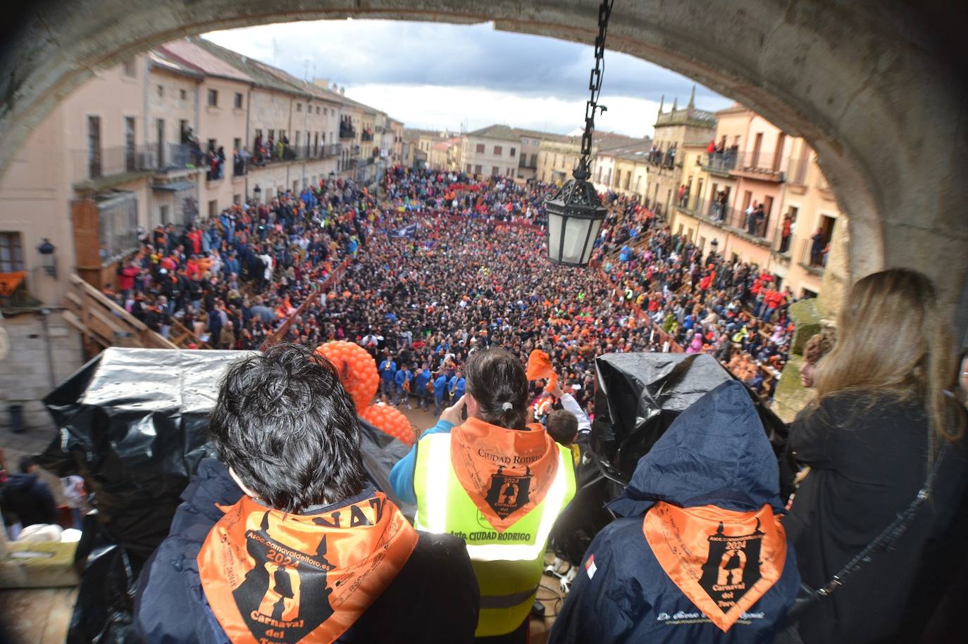 Miles de personas dan la bienvenida al Carnaval del Toro 2024