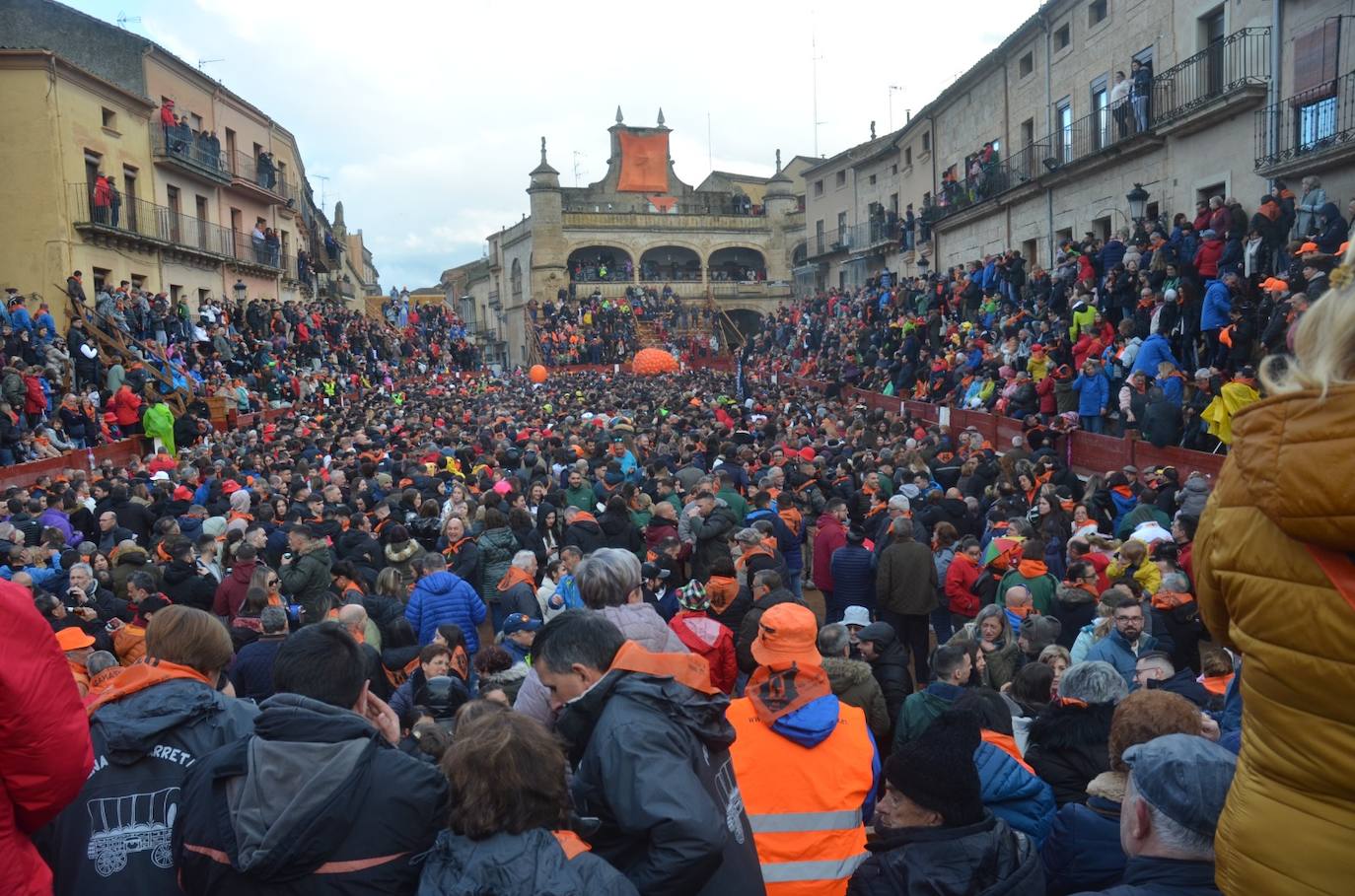 Miles de personas dan la bienvenida al Carnaval del Toro 2024