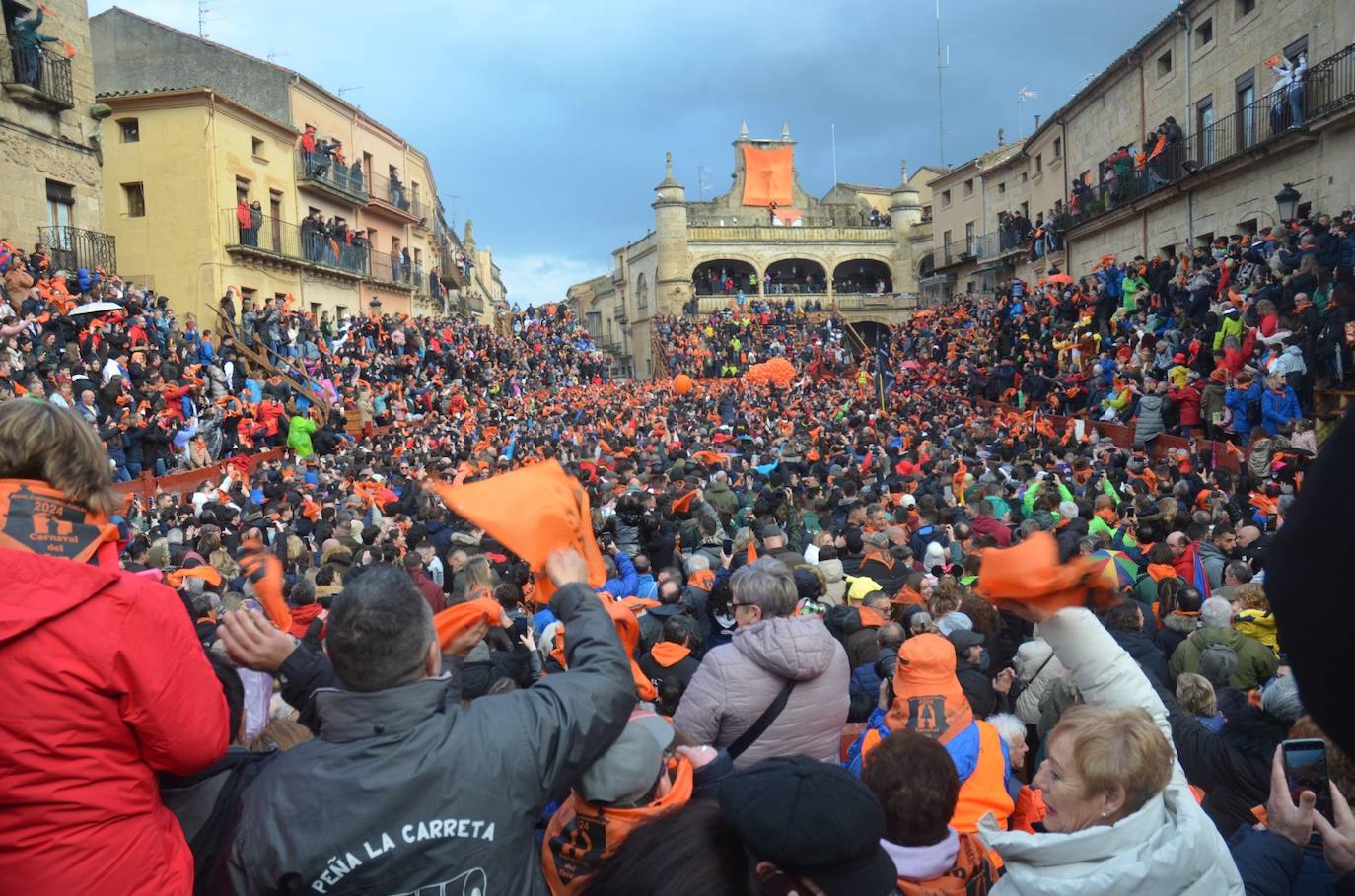 Miles de personas dan la bienvenida al Carnaval del Toro 2024