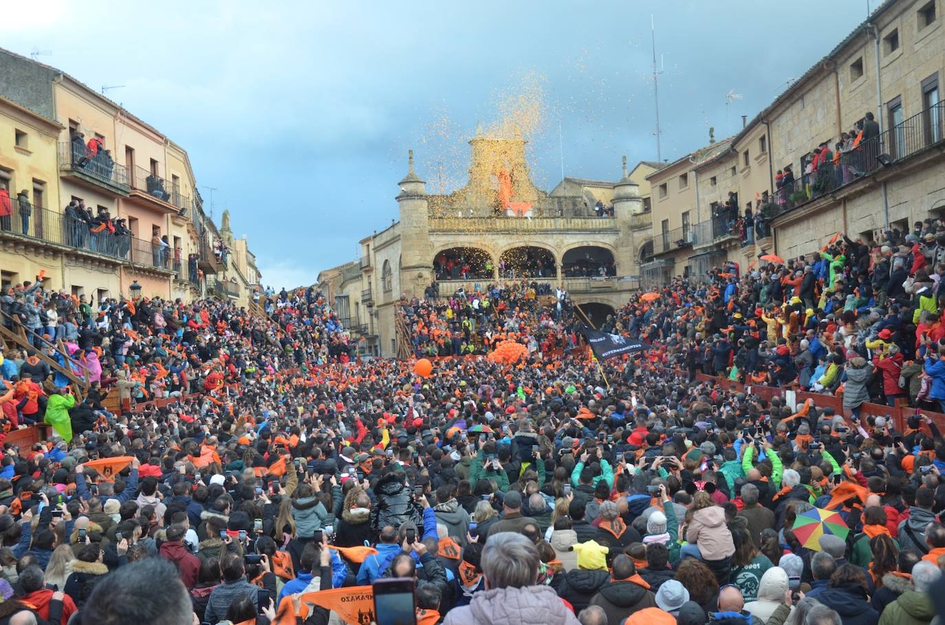 Miles de personas dan la bienvenida al Carnaval del Toro 2024