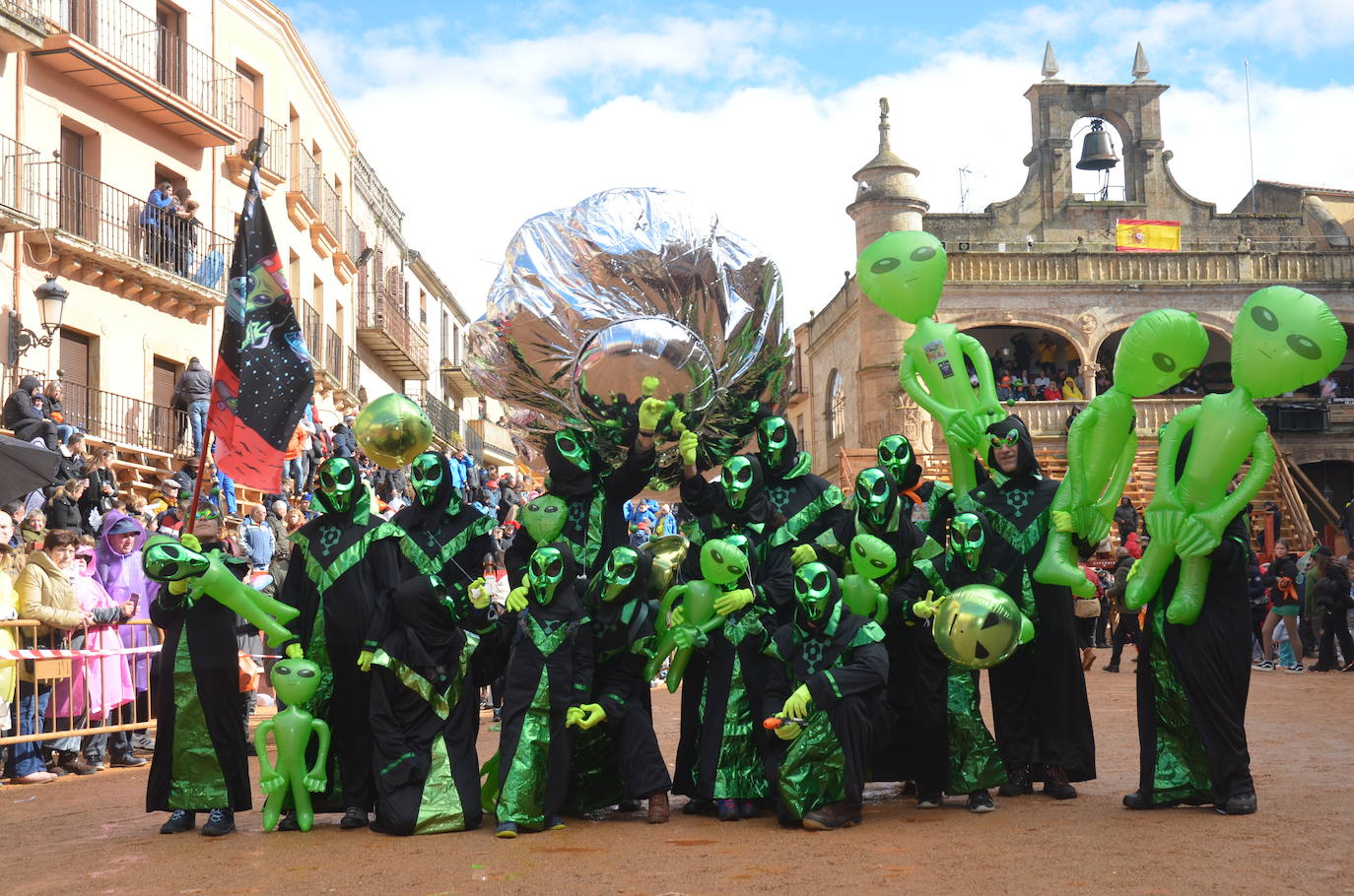 Disfraces y frenesí en el Sábado de Carnaval