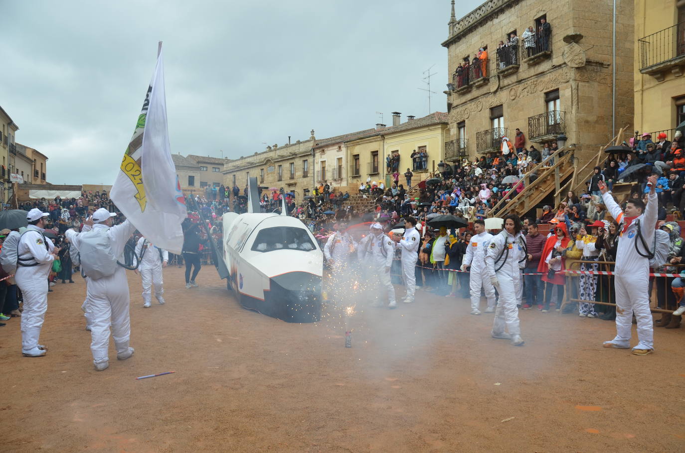 Disfraces y frenesí en el Sábado de Carnaval