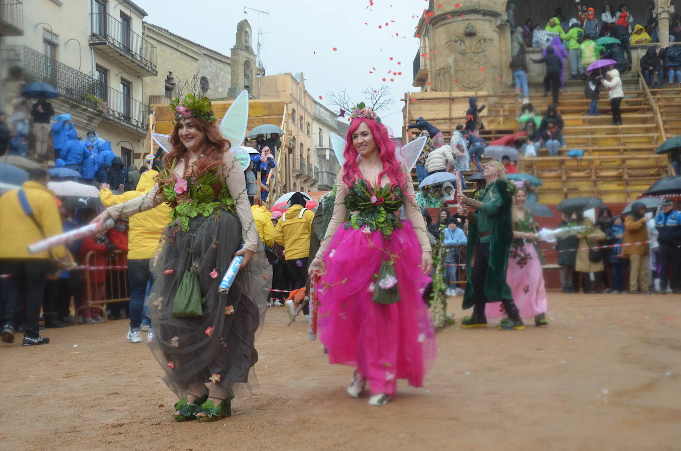 Disfraces y frenesí en el Sábado de Carnaval