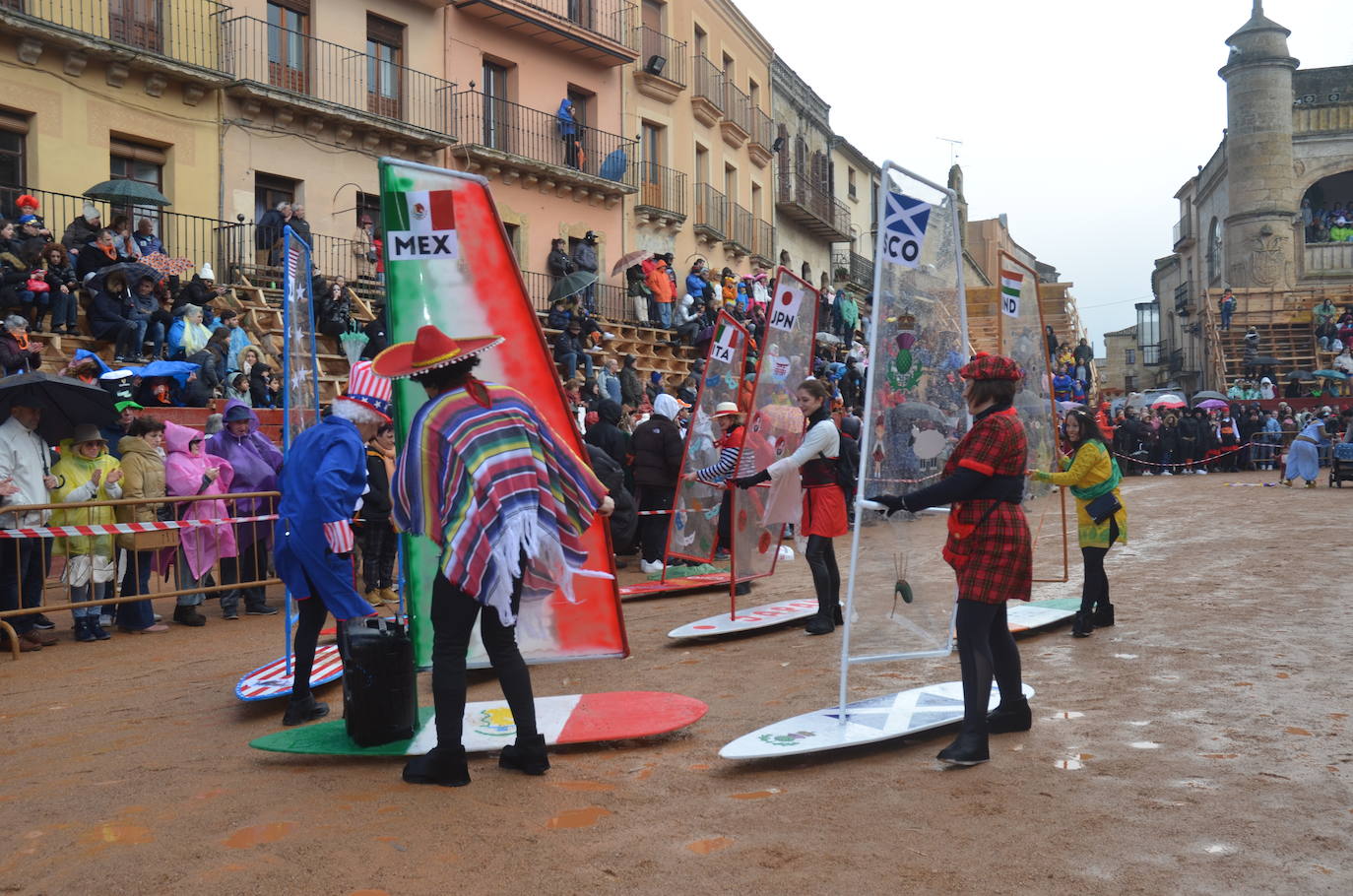 Disfraces y frenesí en el Sábado de Carnaval