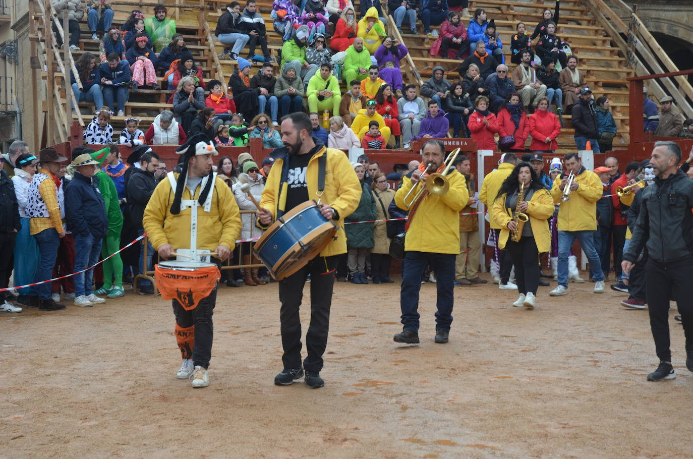 Disfraces y frenesí en el Sábado de Carnaval