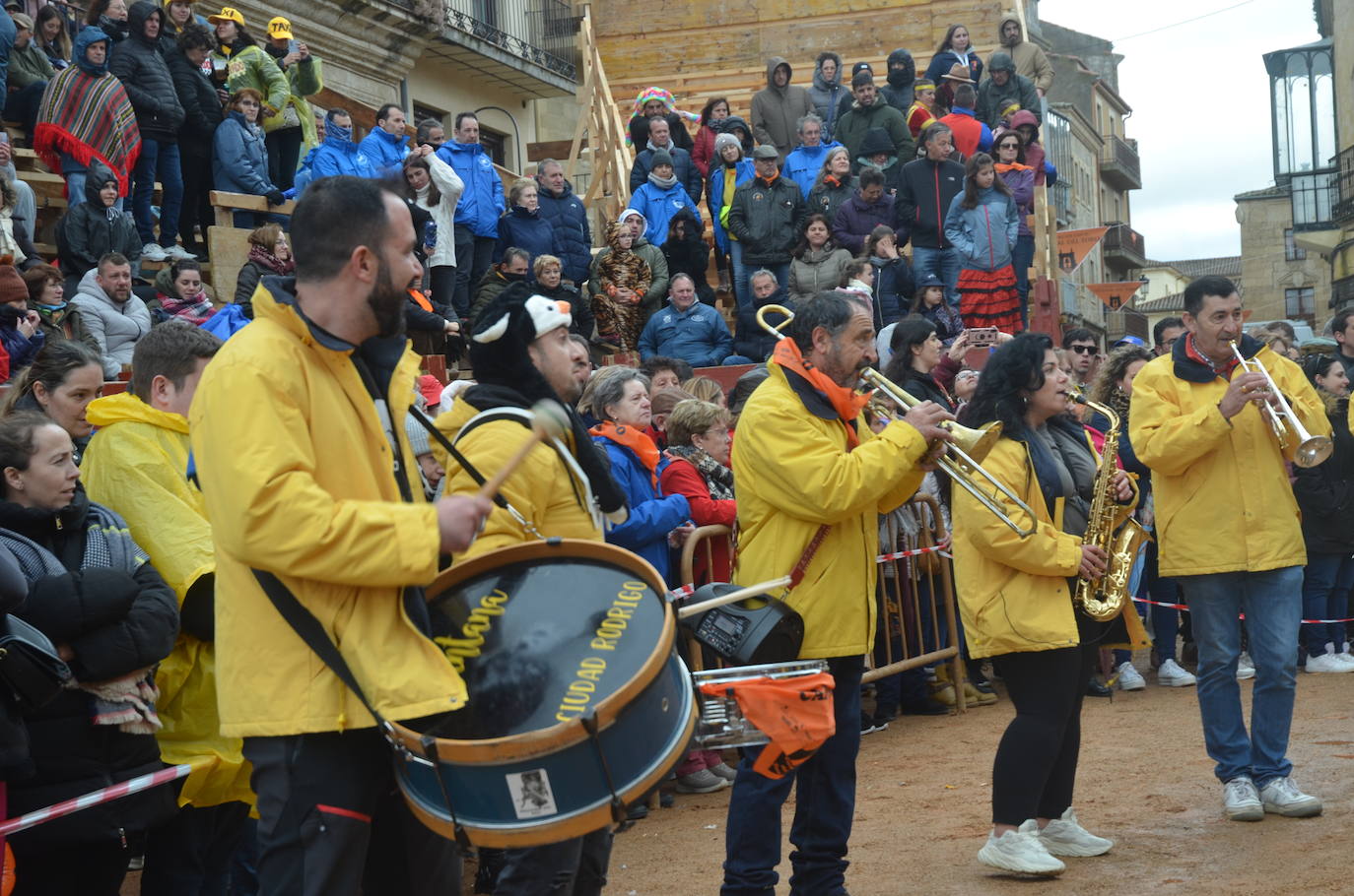 Disfraces y frenesí en el Sábado de Carnaval