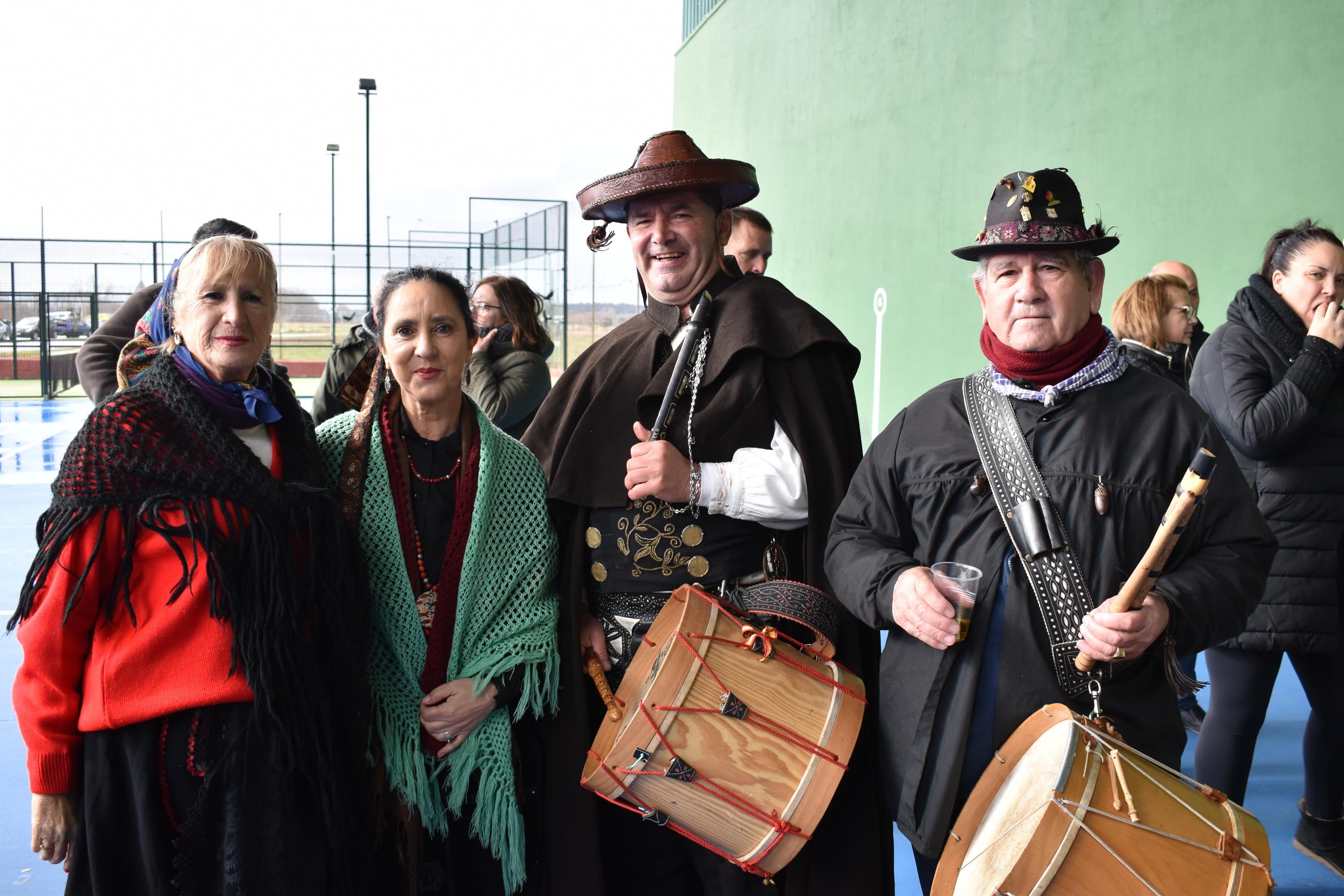 Sieteiglesias de Tormes disfruta de la tercera edición de su matanza a pesar del frío y la lluvia