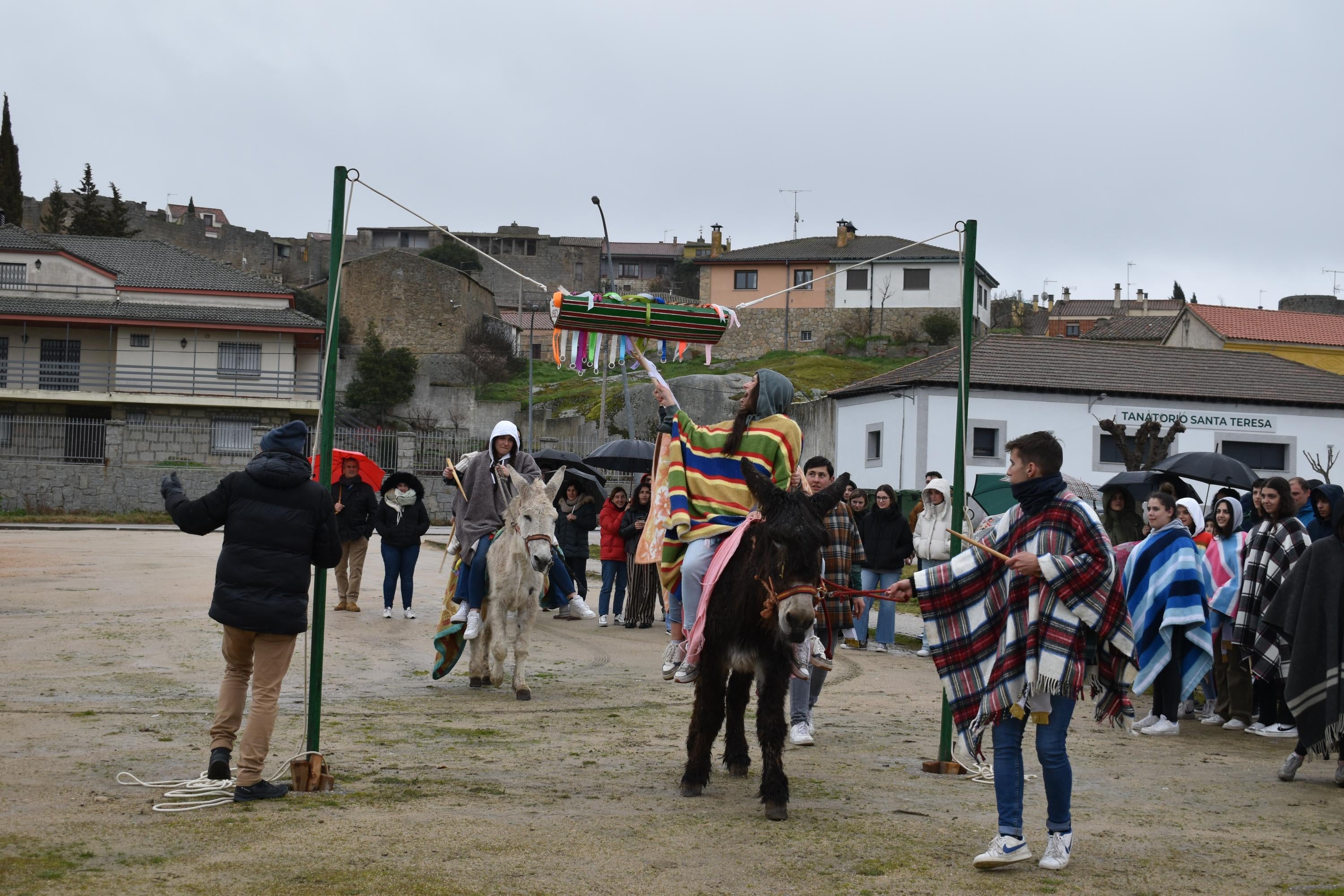 Los quintos del 2006 de Ledesma mantienen la tradición y corren las cintas