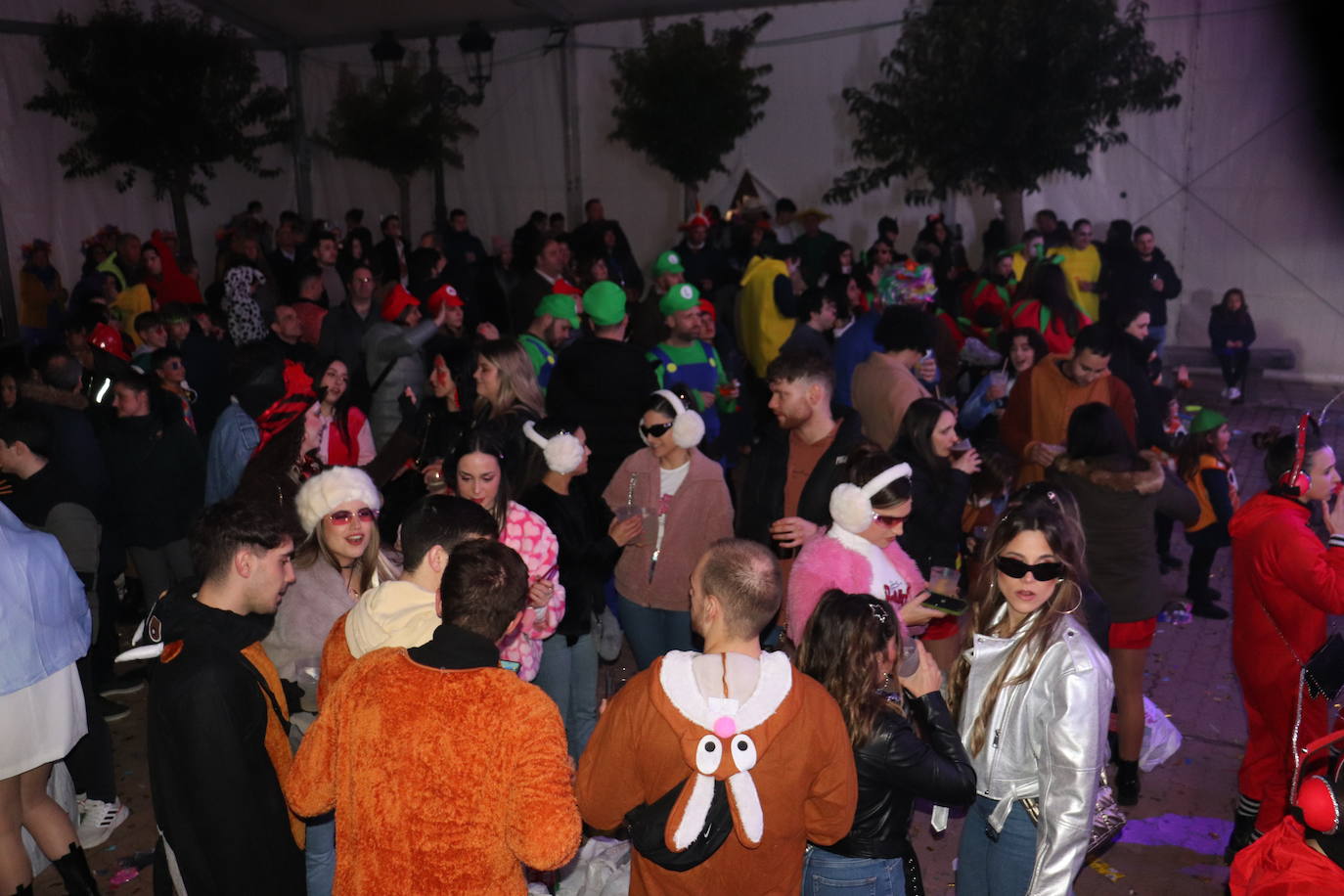 Guijuelo disfruta de una animada noche de Carnaval