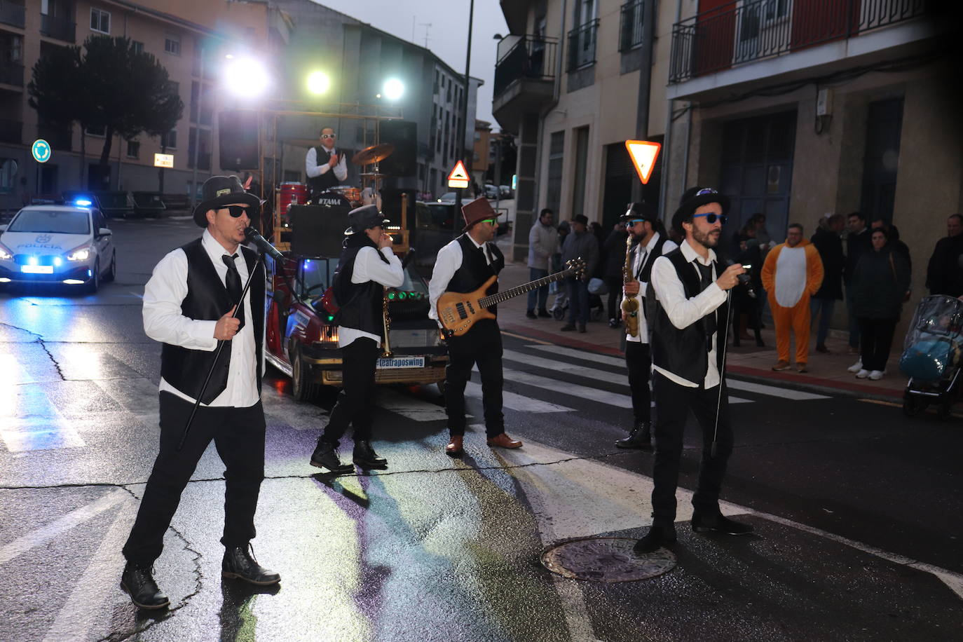 Las calles de Guijuelo se llenan de animación el Domingo de Carnaval