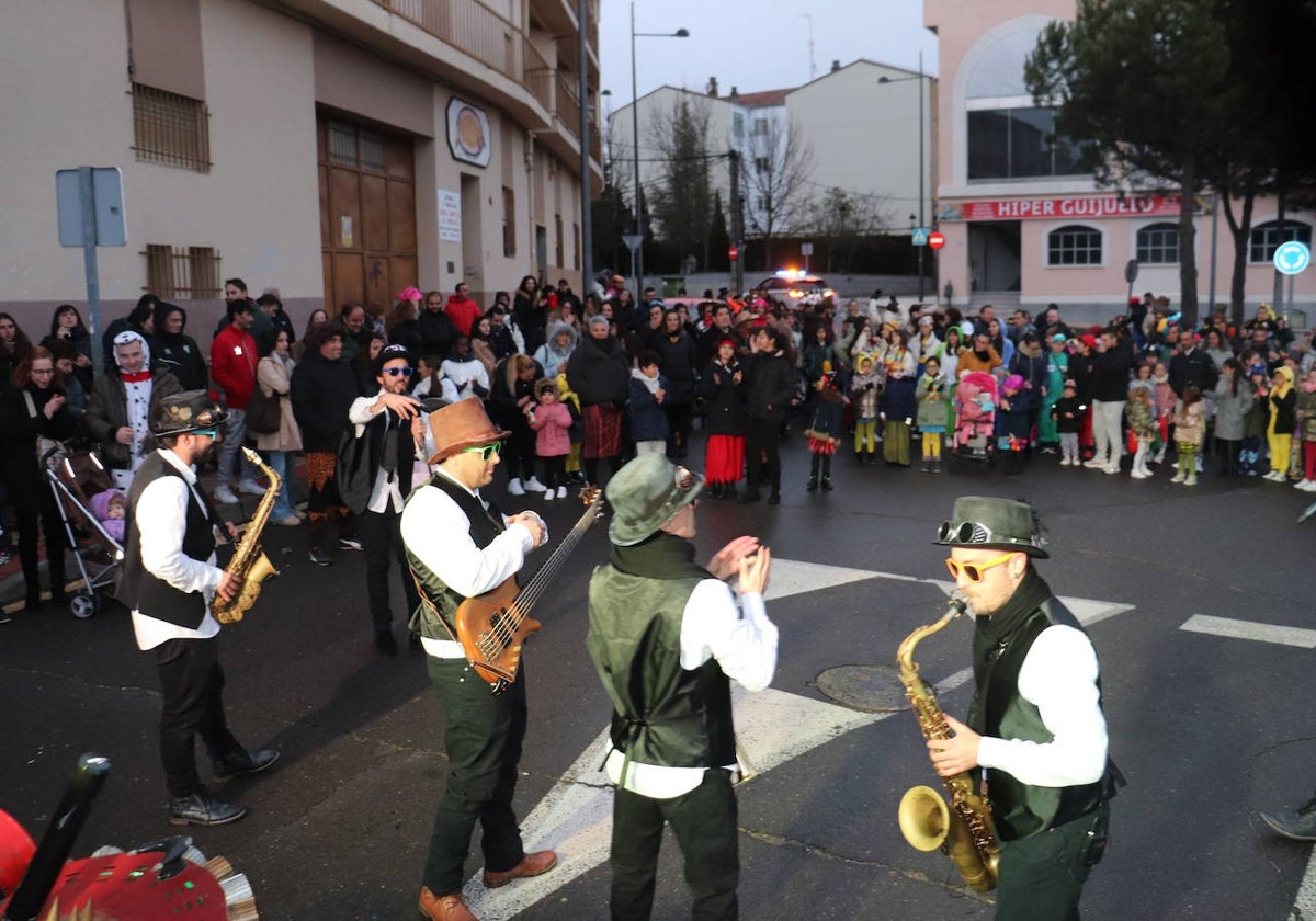 Las calles de Guijuelo se llenan de animación el Domingo de Carnaval