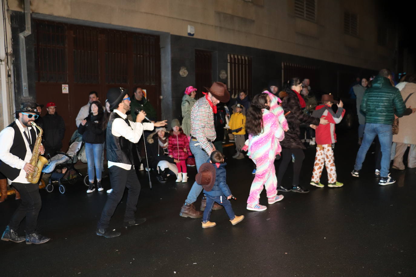 Las calles de Guijuelo se llenan de animación el Domingo de Carnaval