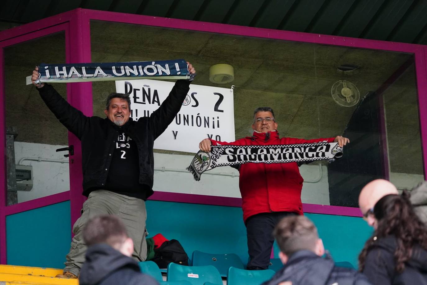 Búscate en la grada del Helmántico en el partido del Salamanca UDS contra el CD Becerril