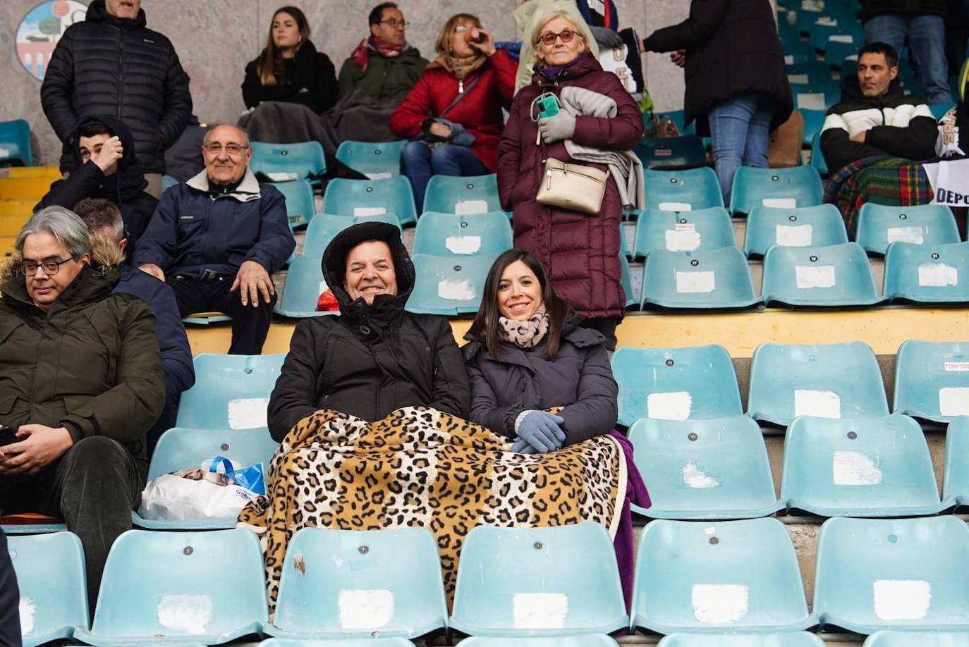 Búscate en la grada del Helmántico en el partido del Salamanca UDS contra el CD Becerril