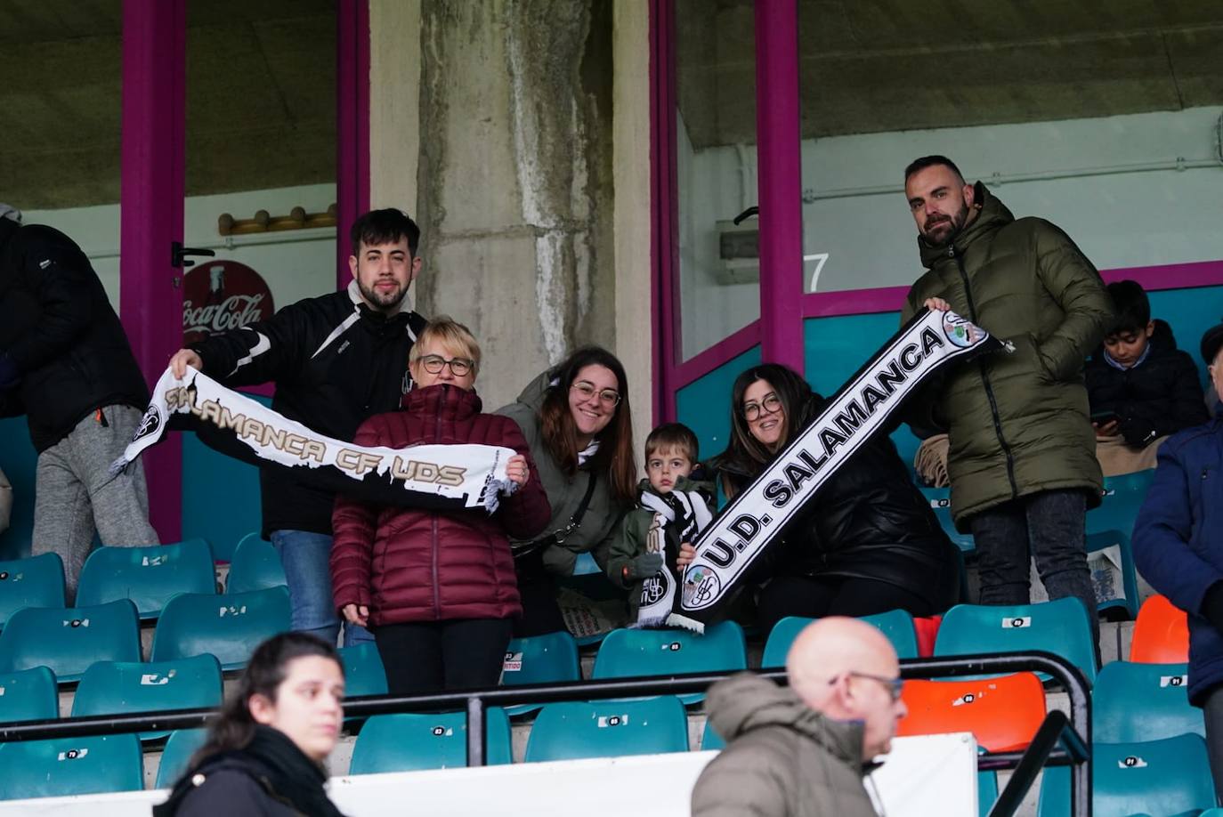 Búscate en la grada del Helmántico en el partido del Salamanca UDS contra el CD Becerril