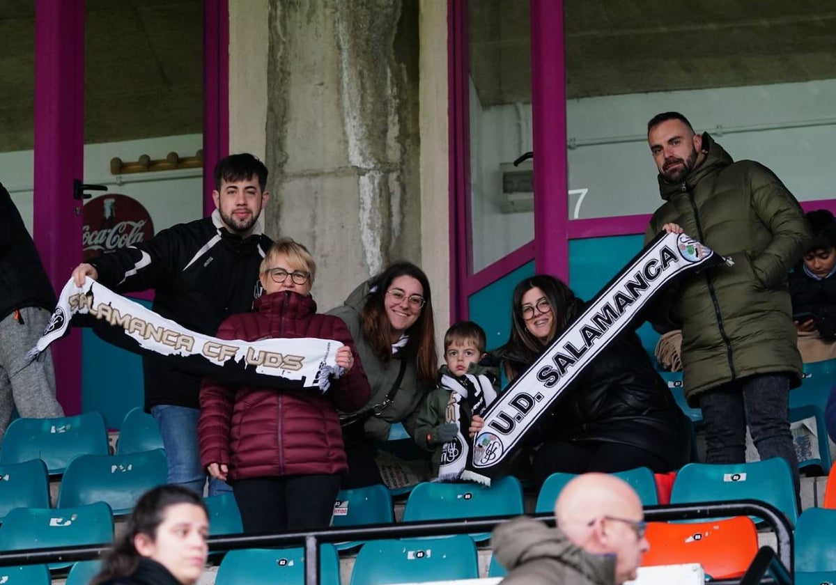 Búscate en la grada del Helmántico en el partido del Salamanca UDS contra el CD Becerril