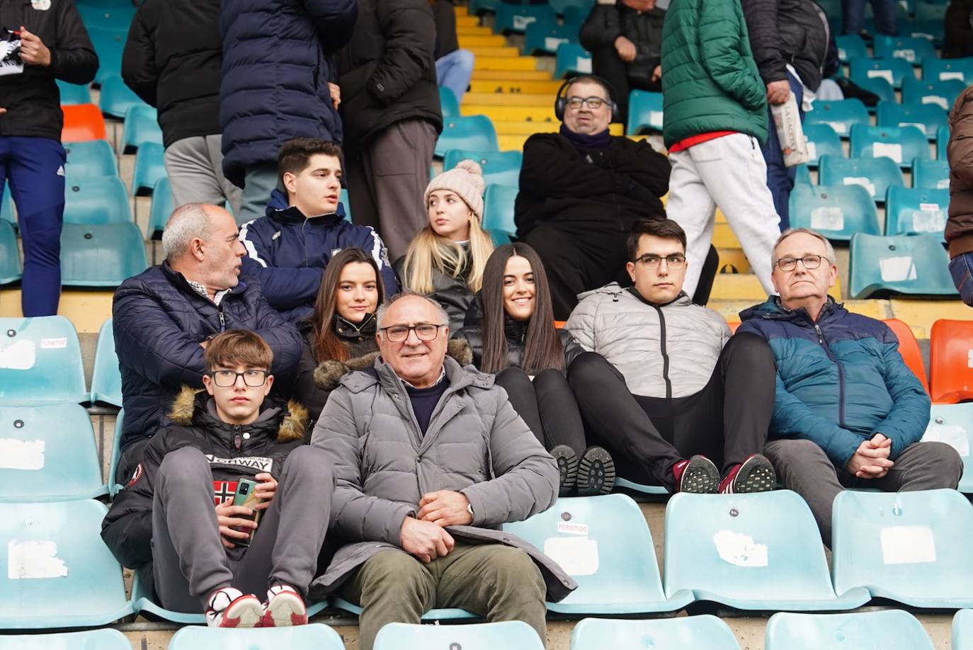 Búscate en la grada del Helmántico en el partido del Salamanca UDS contra el CD Becerril